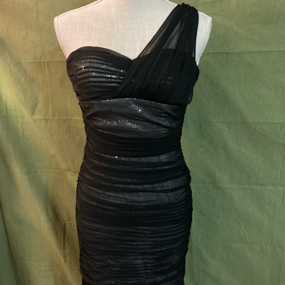 Hailey Logan by Adrianna Papell size 5/6 pre loved good condition
